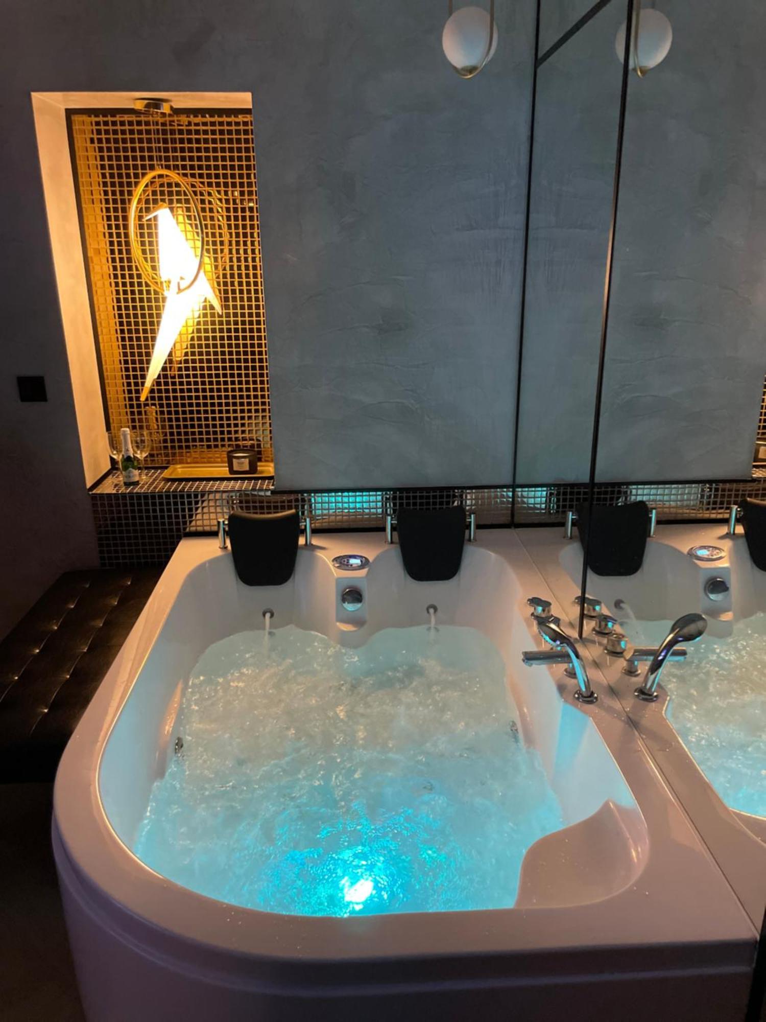 Apartament Z Jacuzzi W Sercu Krakowa Exterior photo